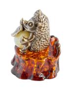 Янтарь фигурка 1-006 «Ёжик на пеньке»