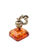 Янтарь сувенир 2-076 "Яблоко"