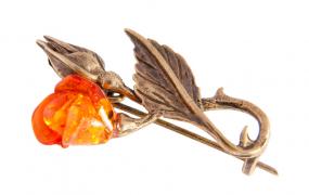 Янтарь брошь L3011 "Роза с двумя листами"