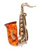 Янтарь брошь L3046 "Саксофон"