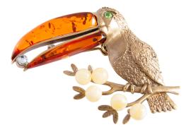 Янтарь брошь L3059 "Тукан"